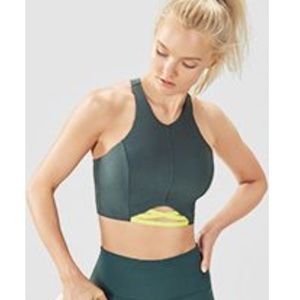 Súper cute built in bra crop top!